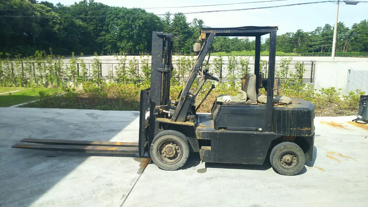 Xe nâng dầu cũ Komatsu FD25-10 2,5 tấn