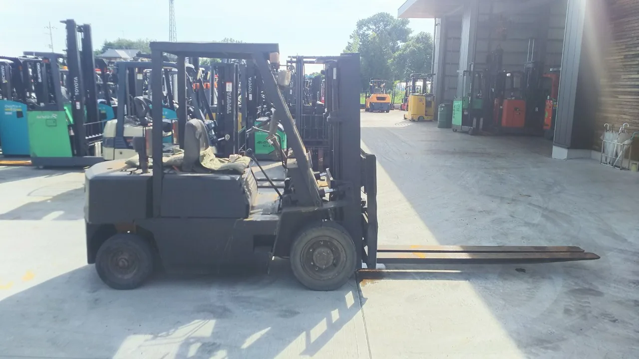 Xe nâng dầu cũ Komatsu FD25-10 2,5 tấn