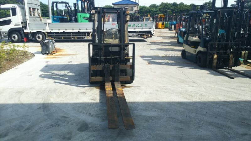 Xe nâng dầu cũ Komatsu FD25-10 2,5 tấn
