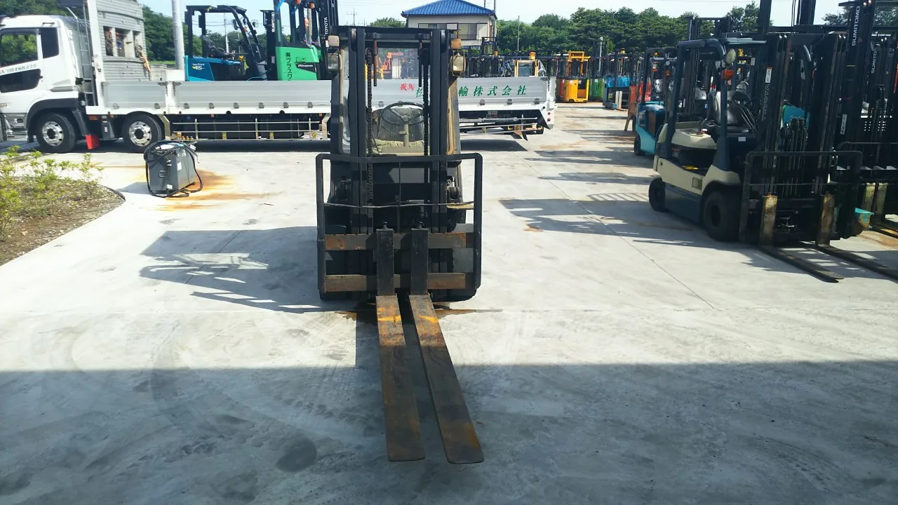 Xe nâng dầu cũ Komatsu FD25-10 2,5 tấn