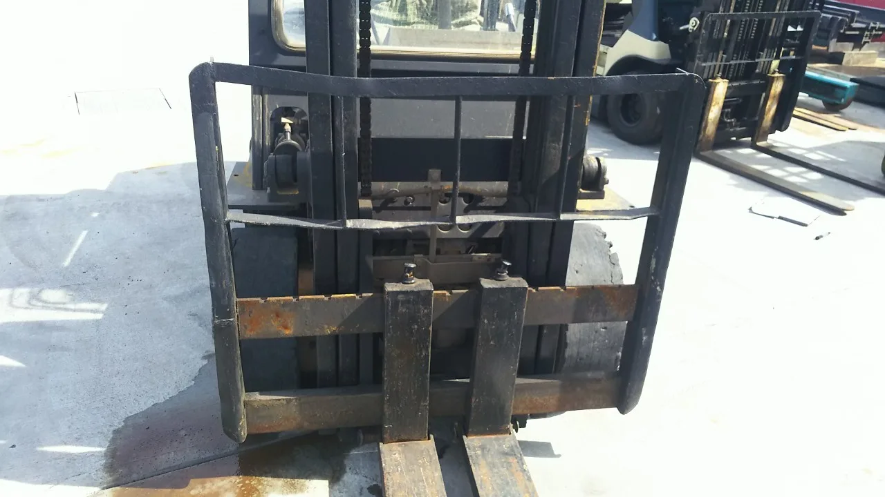 Xe nâng dầu cũ Komatsu FD25-10 2,5 tấn