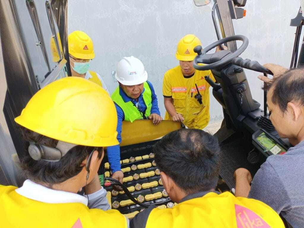 Kiểm tra xe nâng trước khi vận hành