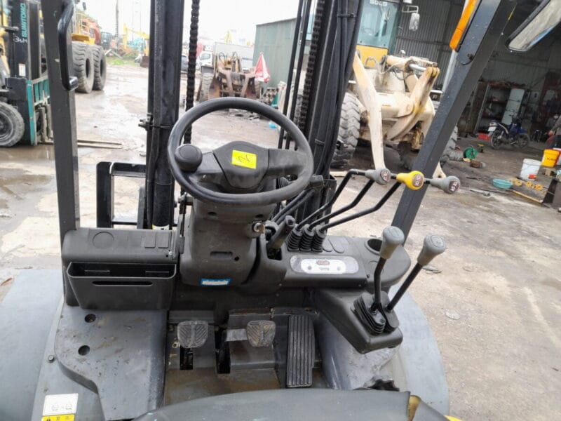 Xe nâng TCM 2.5 tấn FD25C3 đời 2009