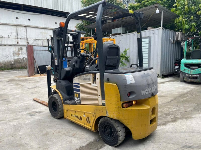 Xe nâng điện cũ Komatsu 2500kg đời 2014