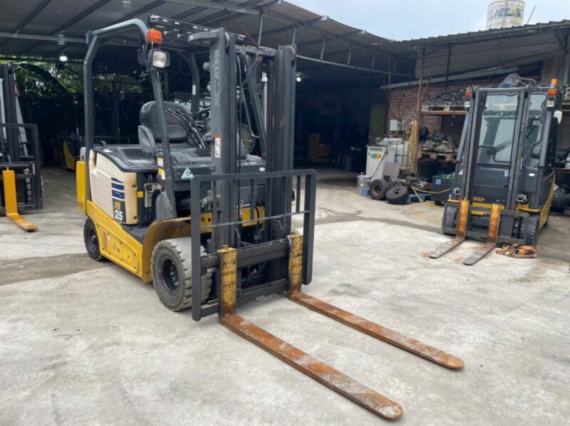 Xe nâng điện cũ Komatsu 2500kg đời 2014