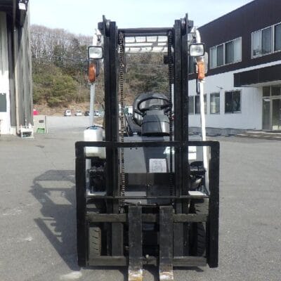 Phía trước xe nâng Unicarriers 1,5 tấn