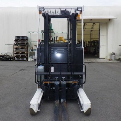 Phía trước xe nâng hiệu UNICARRIES