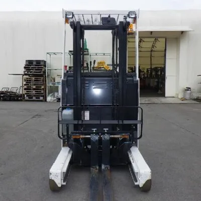 Phía trước xe nâng hiệu UNICARRIES