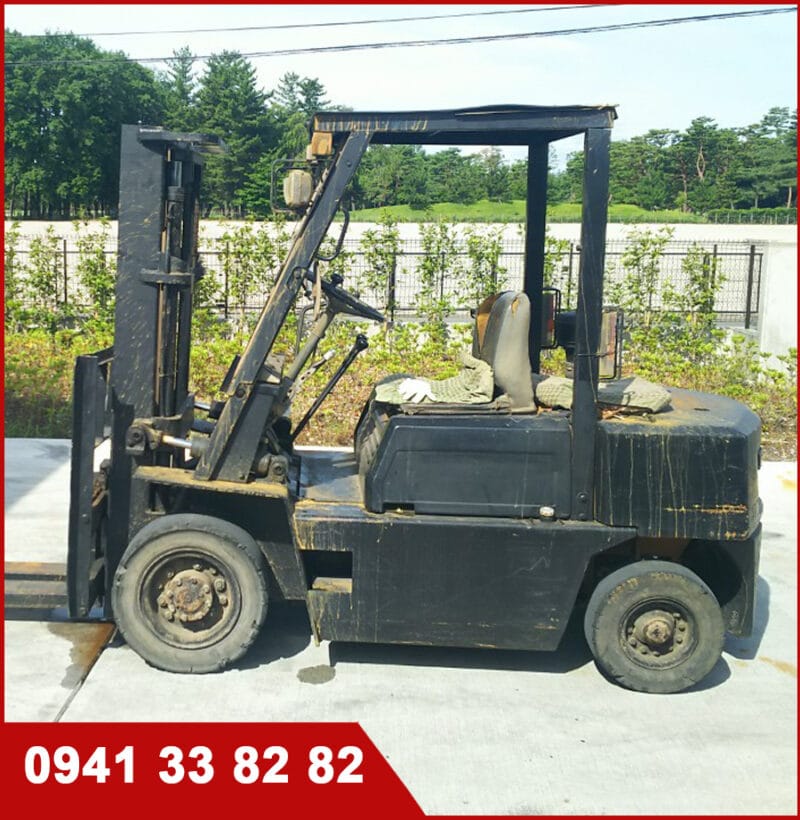 Xe nâng dầu cũ Komatsu FD25-10 2,5 tấn