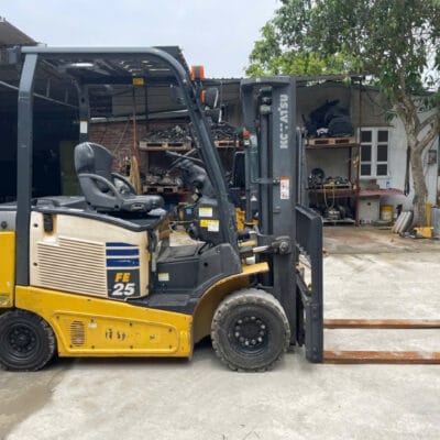 Xe Nhật Bãi - Xe nâng điện cũ 2,5 tấn Komatsu