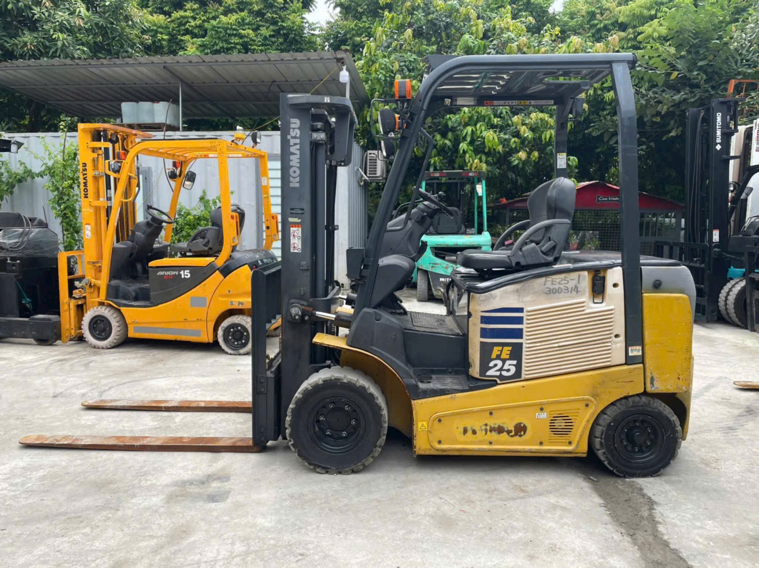 Xe chưa sử dụng tại Việt Nam - Xe nâng điện cũ 2,5 tấn Komatsu