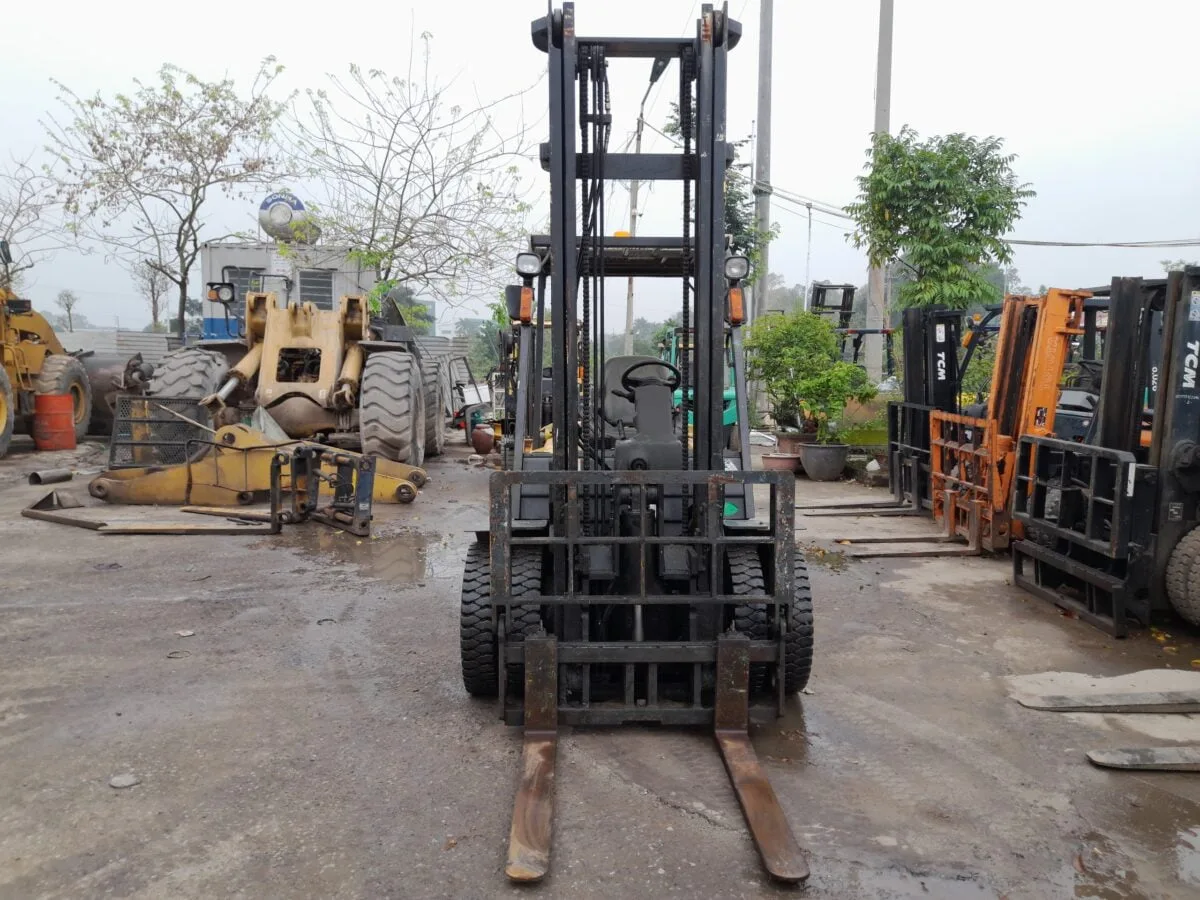 Xe có cơ cấu gật gù và tháp nâng cao 4m5