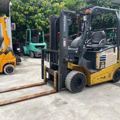 Xe nâng điện cũ 2,5 tấn Komatsu Nhật Bãi