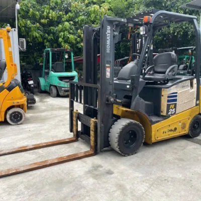 Xe nâng điện cũ Komatsu 2500kg đời 2014