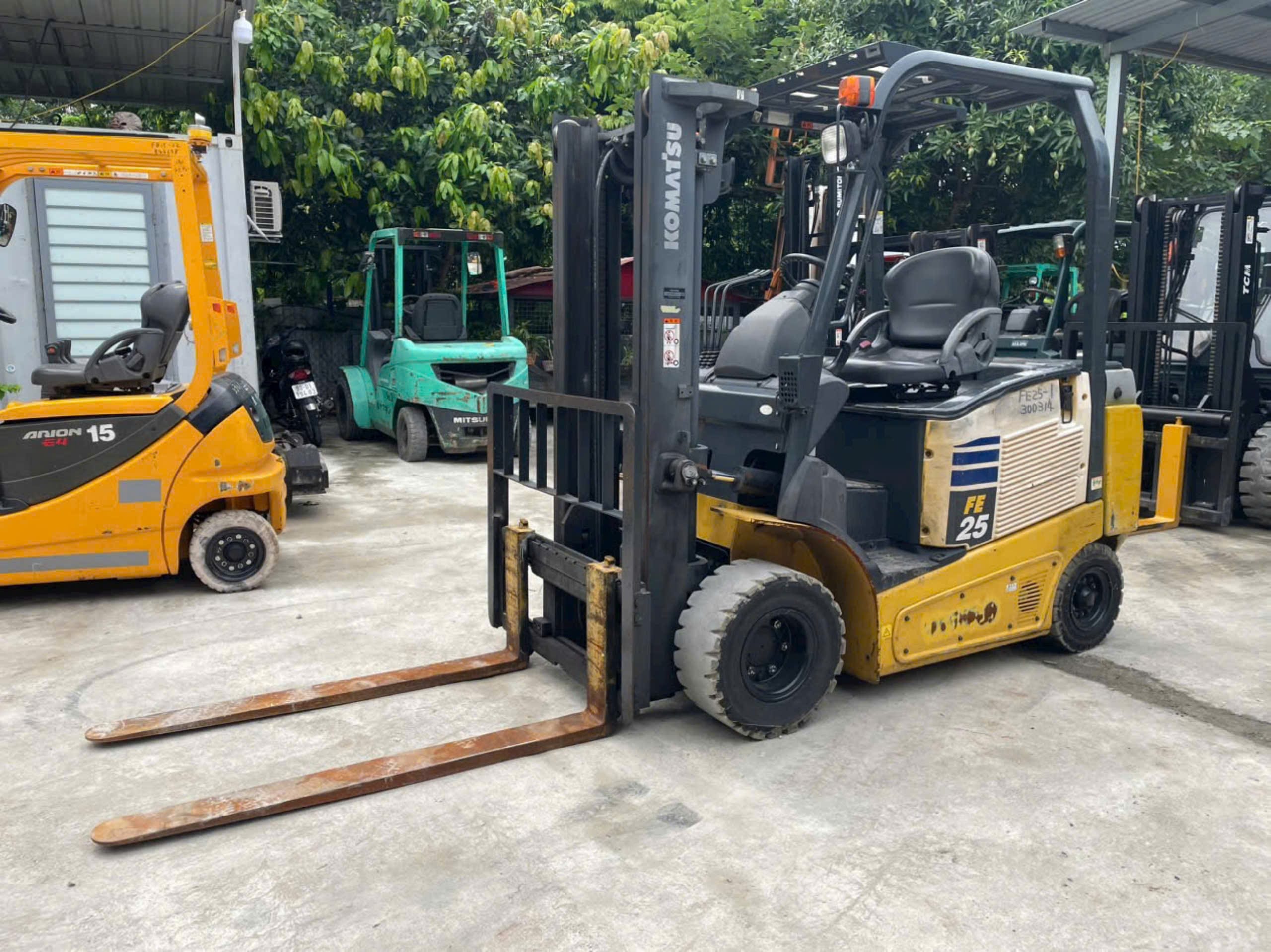 Xe nâng điện cũ 2,5 tấn Komatsu Nhật Bãi
