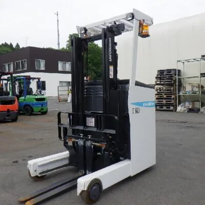 Xe nâng hiệu UNICARRIES