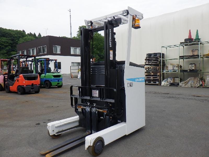 Xe nâng hiệu UNICARRIES