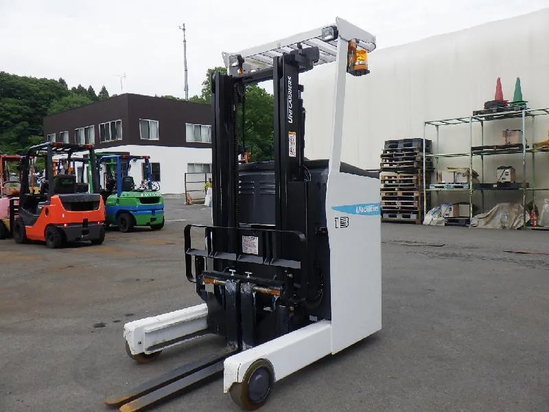 Xe nâng hiệu UNICARRIES