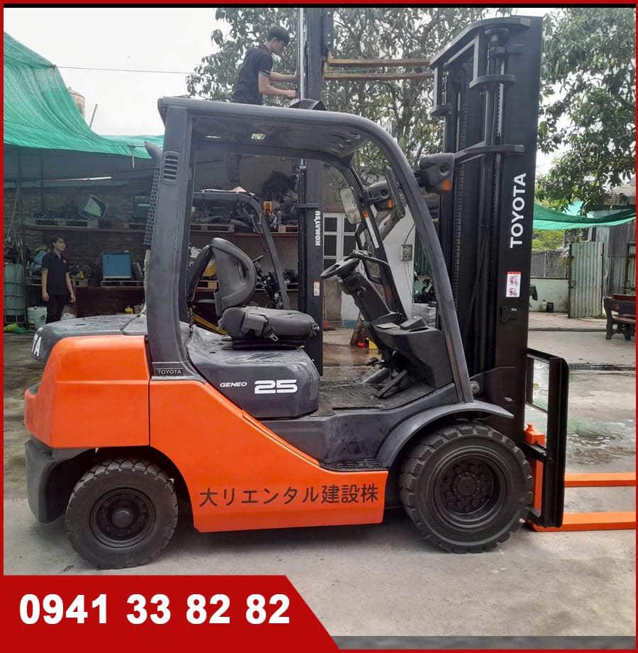 Xe nâng dầu Toyota 8FD25