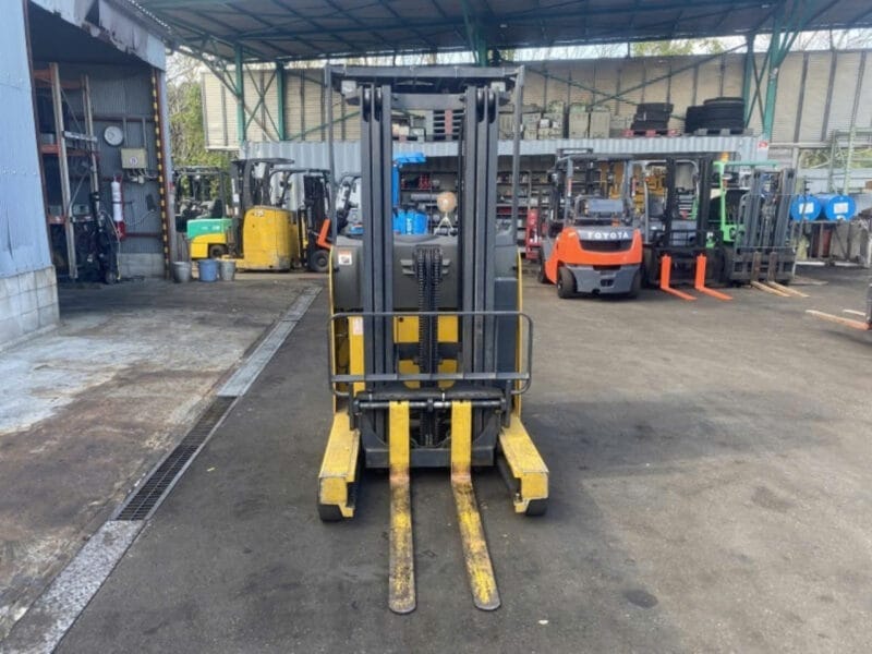 Xe nâng điện cũ đứng lái Komatsu chui cont đời 2012