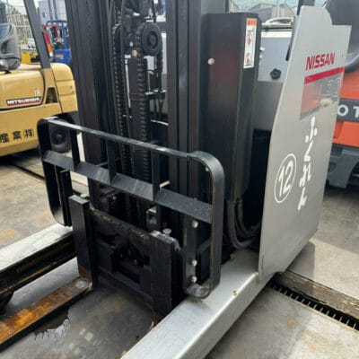 hình ảnh phía trước xe nâng điện cũ Nissan