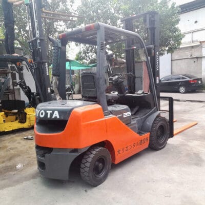 Xe nâng dầu Toyota đời 8