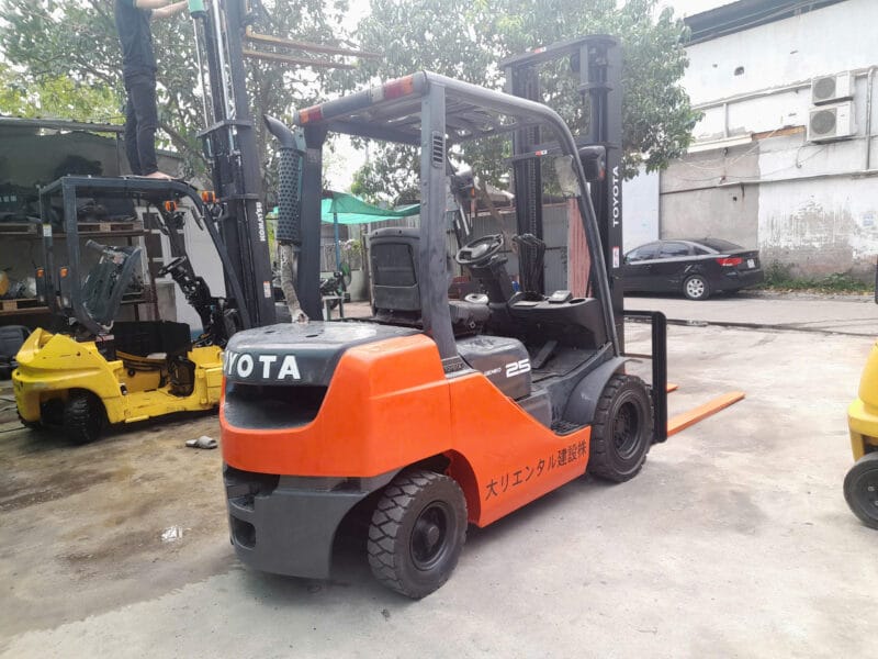 Xe nâng dầu Toyota 8FD25