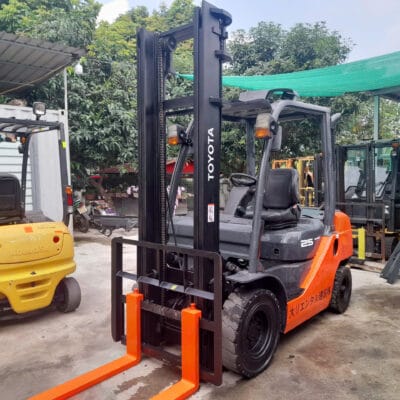 Xe nâng dầu Toyota 2.5 tấn 4m 8FD25