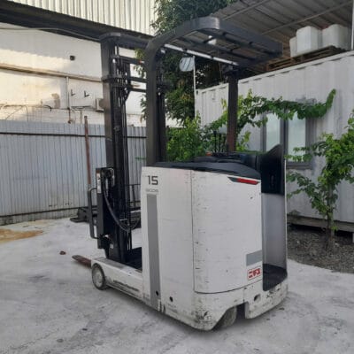 Xe điện hiệu Nichiyu đứng lái Nhật Bãi