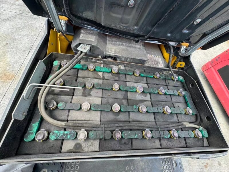 Xe nâng điện cũ ngồi lái Komatsu FB15-12 đời 2014