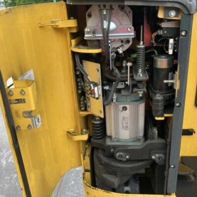 Hình ảnh hộp máy xe đứng lái