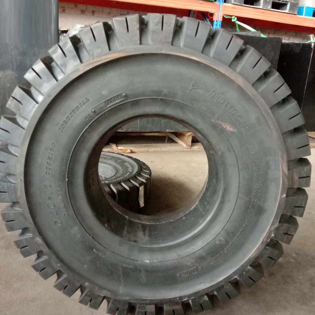 Lốp đặc Dunlop Thái Lan giá tốt, chính hãng