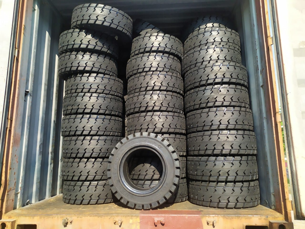 Lốp đặc xe nâng