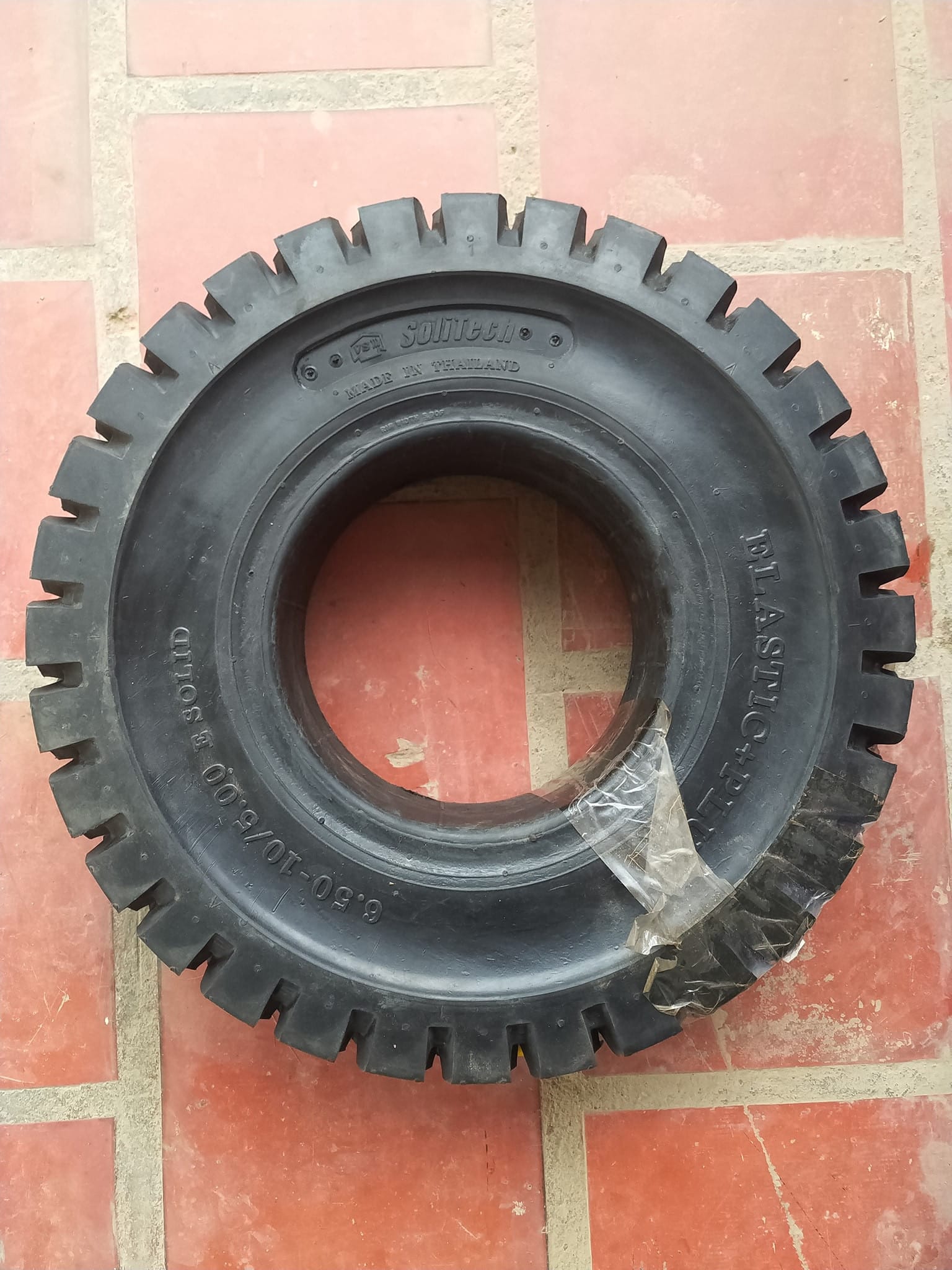 Lốp xe nâng Solitech