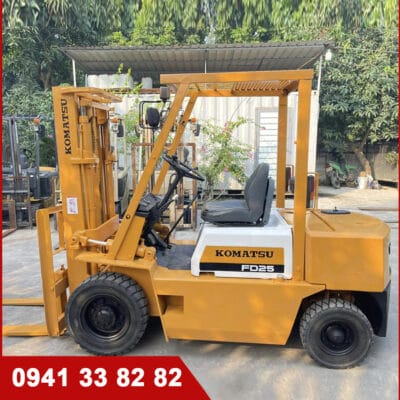 Xe nâng Komatsu FD25 máy dầu 2,5 tấn