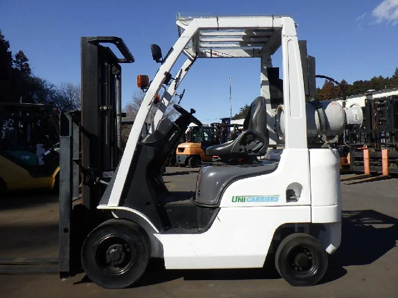 Xe nâng dầu cũ Unicarries 1,5 tấn