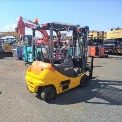 Hình ảnh phía sau xe nâng 2 tấn
