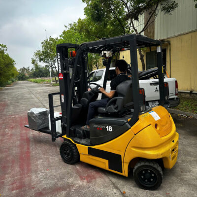 Xe nâng điện cũ ngồi lái Komatsu 1.8 tấn